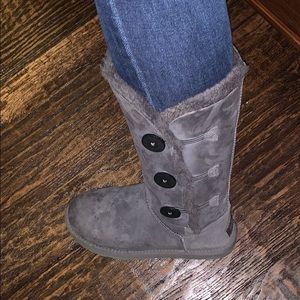 Grey tall ugg boots :)